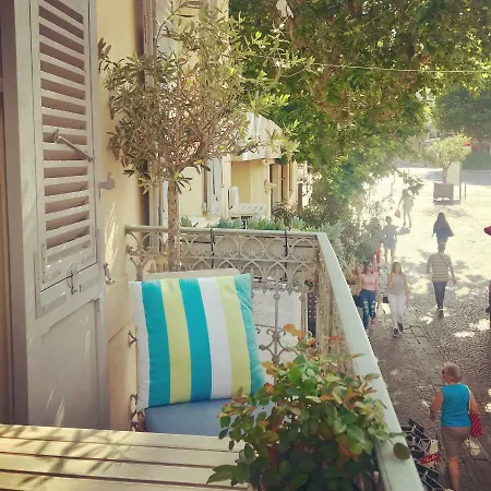 Balcony In Heart Of Pedestrian Centre Of Old Διαμέρισμα