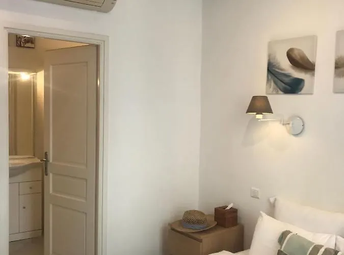 Balcony In Heart Of Pedestrian Centre Of Old Antibes Apartment Antibes