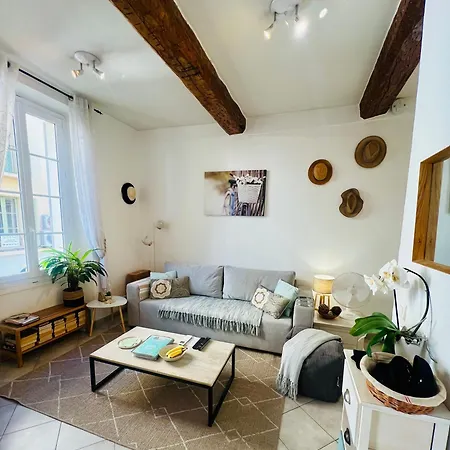 Balcony In Heart Of Pedestrian Centre Of Old Antibes Apartment *