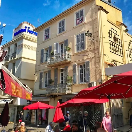 Daire Balcony In Heart Of Pedestrian Centre Of Old